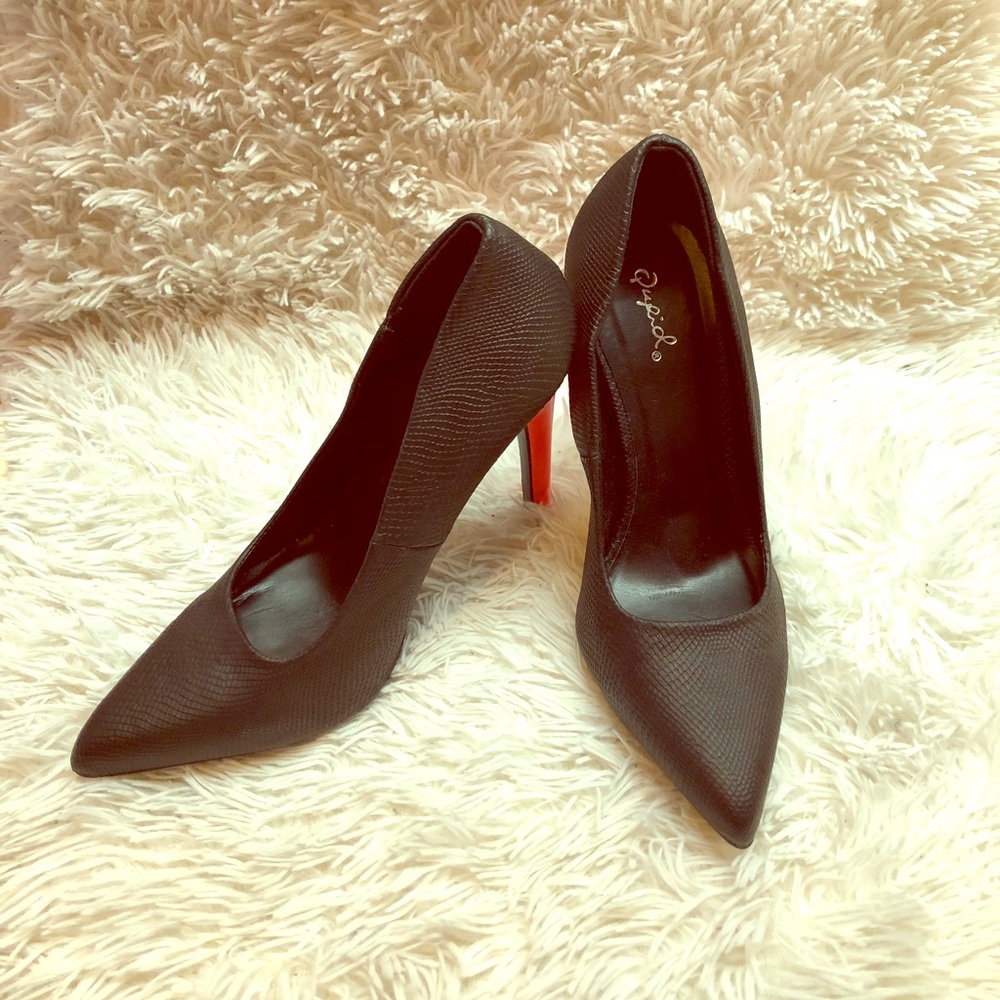 Heels: Black with hot pink heel